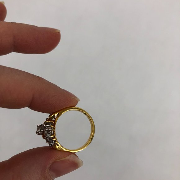 Gold band gemstone ring - Picture 7 of 9